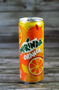 Kahire, Mısır, 11 Temmuz 2023: Mirinda, 1959 yılında İspanya 'da üretilen ve 1970 yılından beri PepsiCo tarafından küresel olarak dağıtılan bir içecek markası. Adı Esperanto 'dan geliyor ya da hayranlık uyandırıcı.