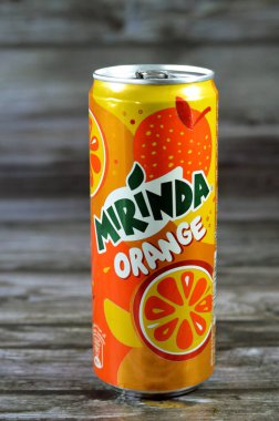 Kahire, Mısır, 11 Temmuz 2023: Mirinda, 1959 yılında İspanya 'da üretilen ve 1970 yılından beri PepsiCo tarafından küresel olarak dağıtılan bir içecek markası. Adı Esperanto 'dan geliyor ya da hayranlık uyandırıcı.