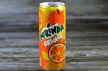 Kahire, Mısır, 11 Temmuz 2023: Mirinda, 1959 yılında İspanya 'da üretilen ve 1970 yılından beri PepsiCo tarafından küresel olarak dağıtılan bir içecek markası. Adı Esperanto 'dan geliyor ya da hayranlık uyandırıcı.
