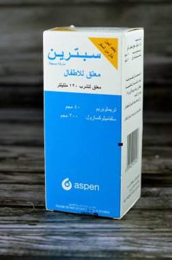 Kahire, Mısır, 10 Temmuz 2023: 5ml başına 40mg Pediyatrik Süspansiyon, eş-trimoxazol, Aspen tarafından akciğer, idrar yolu ve solunum yolu enfeksiyonlarını tedavi etmek için Sülfamethoxazol Trimethoprim