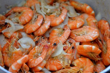 Kimyon, limon ve soğanlı pişmiş karides yığını, kabuklu deniz hayvanı (bir tür kabuklu deniz hayvanı) ve öncelikle yer değiştirme, Caridea veya decapod Order 'ın Dendrobranchiata' sı olan yüzme modu.