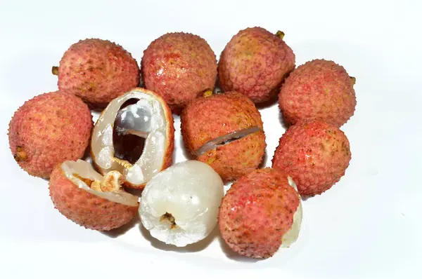 Lychee meyvesi, Litchi chinensis, monotipik bir takson ve Soapberry familyasının tek üyesi olan Sapindaceae, Güney Çin, Malezya ve Kuzey Vietnam 'a özgü bir tropikal ağaç.