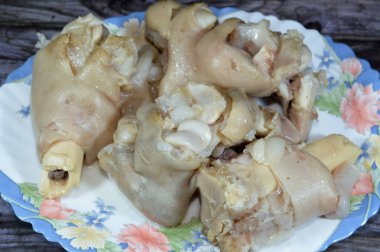 Arap Mısır mutfağı, geleneksel kolajen ve jelatin çorbası ile kawareh paçaları, pişmiş inek ayakları, paça kemiği güveci, kas ve bağışıklık için iyi, jelatinli Kawaree yemeği