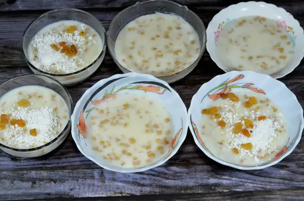 Ashure Ashura Noah Pudding Porridge Dessert 一种源自东地中海的甜布丁A Sweet Pudding Made — 图库照片