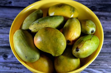 Kase, tropikal lezzeti olan taze Mısır mango meyvesi içerir, mangolar besleyici lezzeti, kokusu, tadı, Taimoor ve Alphonso Mangolarının seçici odak noktası olan besin açısından zengin meyvelerdir.