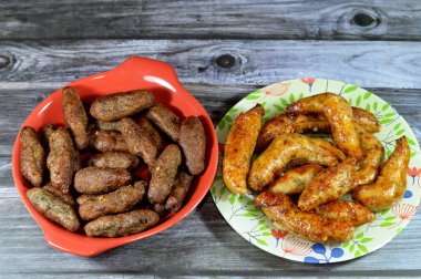 Mısır 'ın klasik ev yapımı sosisi, içi doldurulmuş mumya sosisi, bağırsakları baharatlı pirinç ve pirinç koftası, Mısır' da lezzetli ve popüler bir yemektir.
