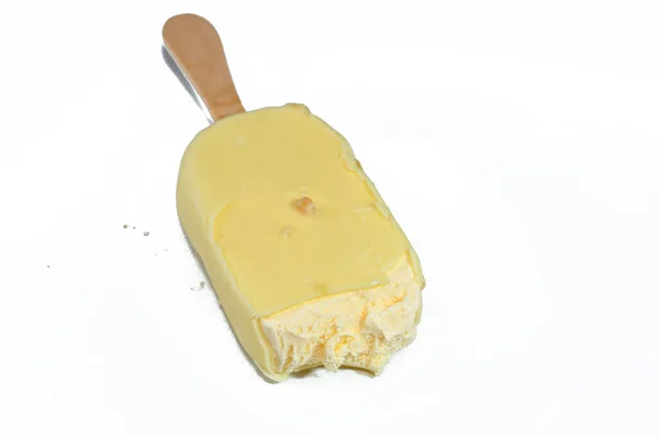 Παγωτό Βανίλια Επικάλυψη Και Επικάλυψη Μια Στρώση Λευκής Σοκολάτας Ξηρούς — Φωτογραφία Αρχείου