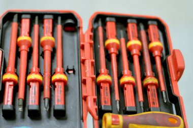 Kahire, Mısır, 26 Temmuz 2023: Tolsen Tornavida Seti, Torx, Phillips, Pozidriv, Slotted and Single-Pole tornavidaları, profesyonel kaliteli el aletleri ve ilgili donanım ürünleri