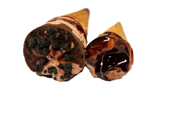 Lody Kremowe Kakaowe Czekoladowe Polewą Sosu Czekoladowego Kawałkami Ciasta Chrupiących — Zdjęcie stockowe