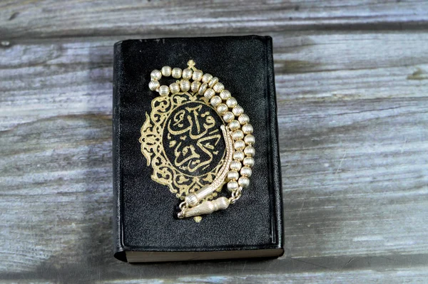 Kuran Allah Müslümanların Allah Anmak Için Kullandığı Gümüşten Gümüşten Bir — Stok fotoğraf