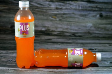 Kahire, Mısır, 29 Temmuz 2023: Mirinda Plus mandalina sodası, 1959 'da İspanya' da üretilen ve 1970 'ten beri PepsiCo tarafından küresel olarak dağıtılan bir içecek türüdür..