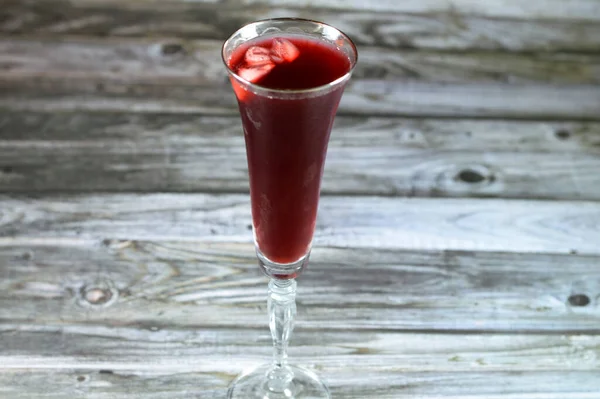 Ποτήρι Χυμού Roselle Που Παρασκευάζεται Από Βραστά Αποξηραμένα Βότανα Roselle — Φωτογραφία Αρχείου