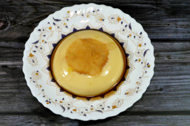 Krem karamel, flan, karamel pudingi veya muhallebi, sütle, şekerle ve yumurtalarla yapılmış, kremalı, karamel soslu, kremalı bir tatlı türüdür.