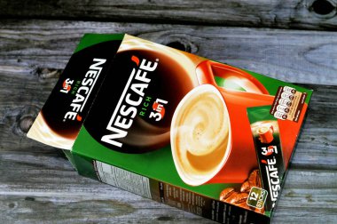 Kahire, Mısır, 5 Ağustos 2023: Nestle Nescafe 3 in 1 zengin çubuk kesesi hızlı kahve, daha güçlü ve daha yoğun bir kahve teslimatı nihai kahve tekmesi, yüksek kaliteli robusta kahve çekirdekleri