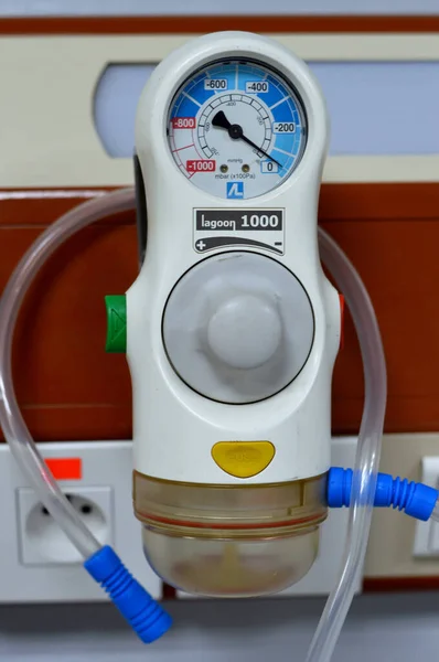 カイロ エジプト 8月5 2023 ラグーン1000アスピレータ真空調整装置は 正確に液体をクリアするために病院のパイプライン真空システムからの吸引を調整するために使用される真空規制を提供しています — ストック写真