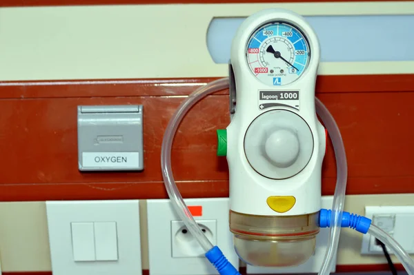 カイロ エジプト 8月5 2023 ラグーン1000アスピレータ真空調整装置は 正確に液体をクリアするために病院のパイプライン真空システムからの吸引を調整するために使用される真空規制を提供しています — ストック写真
