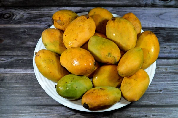 Plate Egyptian Fresh Mango Fruit Tropical Delicacy Mangoes Nutritionally Rich — Stock Photo, Image