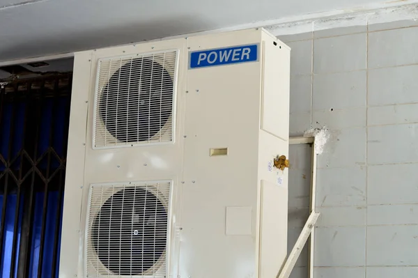 Cairo Egipto Agosto 2023 Compresor Aire Acondicionado Potencia Para Refrigeración —  Fotos de Stock