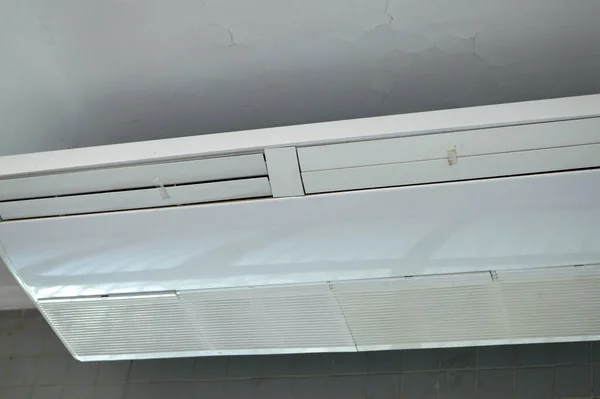 Air Conditioning Fan Cooling Ventilation Room 48000 Btu 48K British — Stock Photo, Image