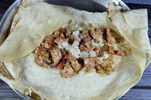Zubereitung Syrischer Rezeptküche Hintergrund Hühnershawerma Oder Shawarma Tortilla Wrap Mit — Stockfoto