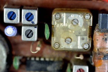 Giza, Mısır, 19 Ağustos 2023: Klasik radyo National Panasonic Pil AM Transistör, National eskiden Matsushita Electric Co., Ltd..