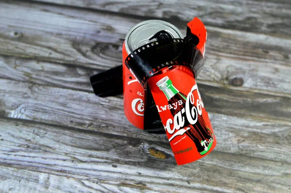 Giza Egypt Srpna 2023 Coca Cola Opakovaně Použitelný Filmový Fotoaparát — Stock fotografie