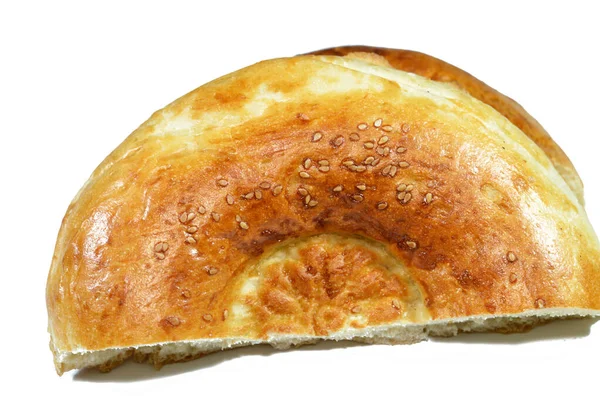 タンディル ウズベキスタンパン タンディル ウズベキスタンパン しばしばチークと呼ばれるパンスタンプを使用して生地にパターンを押すことによって装飾され タンディル コレク トヌール タンディール — ストック写真