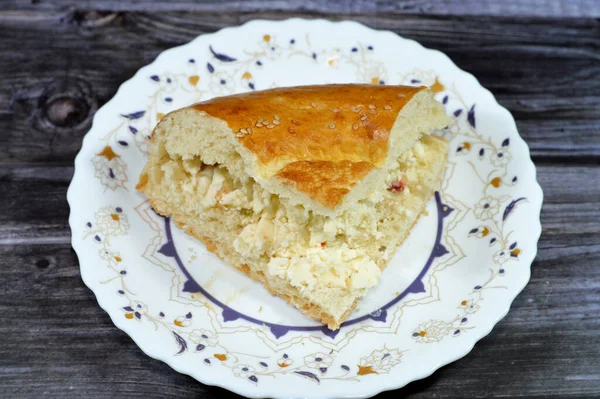 Tandyr Nan Özbek Ekmeğinin Içindeki Beyaz Peynir Bir Orta Asya — Stok fotoğraf