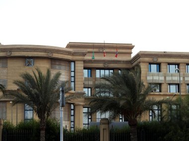 Giza, Mısır, 4 Ağustos 2023: Kahire Üniversitesi Şeyh Zayed dalı, Mısır 'ın önde gelen devlet üniversitelerinden biri olan Mısır ve I. Fuad Üniversitesi olarak da bilinir. Ana kampüsü Giza 'da.