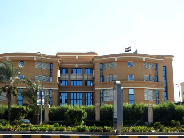 stock image Giza, Egypt, July 21 2023: Cairo University Sheikh Zayed branch, also known as the Egyptian and King Fuad I university as before, Egypt's premier public university. Its main campus is in Giza