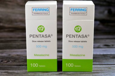 Kahire, Mısır, 4 Eylül 2023: Pentasa 500 mg yavaş salıverme hapları, Mesalazine, çok uluslu İsviçreli biyofarmasötik firması Ferring Pharmaceuticals tarafından ülseratif kolitlerin tedavisinde kullanılır.
