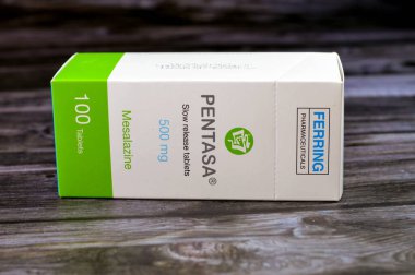 Kahire, Mısır, 4 Eylül 2023: Pentasa 500 mg yavaş salıverme hapları, Mesalazine, çok uluslu İsviçreli biyofarmasötik firması Ferring Pharmaceuticals tarafından ülseratif kolitlerin tedavisinde kullanılır.