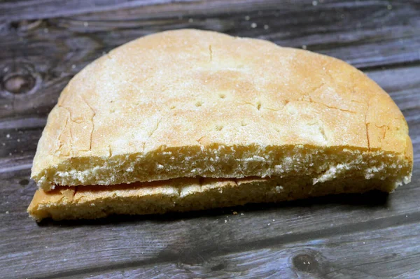 コーンブレッド コーンミールで作られたクイックパン 南米の料理 ネイティブアメリカン料理の起源 バッテリーパンの一例 主にコーンミール製 焼き粉 — ストック写真