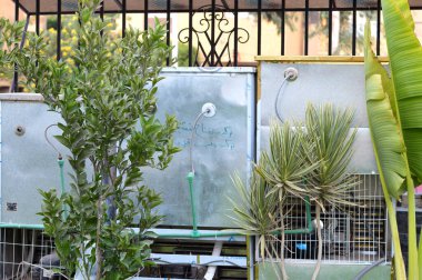 Kahire, Mısır, 17 Eylül 2023: Sadaqah Jariyah olarak camide soğuk su veya devam eden bir hayır kurumu, bir kişi öldükten sonra da ödülleri devam ediyor, bağışların olumlu etkileri devam ediyor.