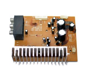 Kahire, Mısır, 19 Eylül 2023: Subwoofer amplifikatör ses kontrol paneli, subwoofer (veya subwoofer) düşük perdeli ses frekanslarını yeniden üretmek için tasarlanmış bir hoparlör.