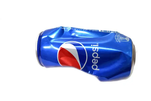 Cairo Egypte September 2023 Verpletterde Gedeukte Pepsi Kan Cola Smaak — Stockfoto