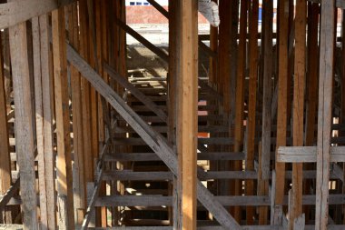 İnşaat halindeki yeni bir cami, Mısır 'ın Kahire kentinde büyük bir cami inşa etmek, büyük bir kubbe ve yüksek minaresi, ahşap iskelesi, camileri Müslümanların ibadet etmeleri için dua ettikleri yerler.