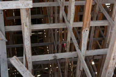 İnşaat halindeki yeni bir cami, Mısır 'ın Kahire kentinde büyük bir cami inşa etmek, büyük bir kubbe ve yüksek minaresi, ahşap iskelesi, camileri Müslümanların ibadet etmeleri için dua ettikleri yerler.