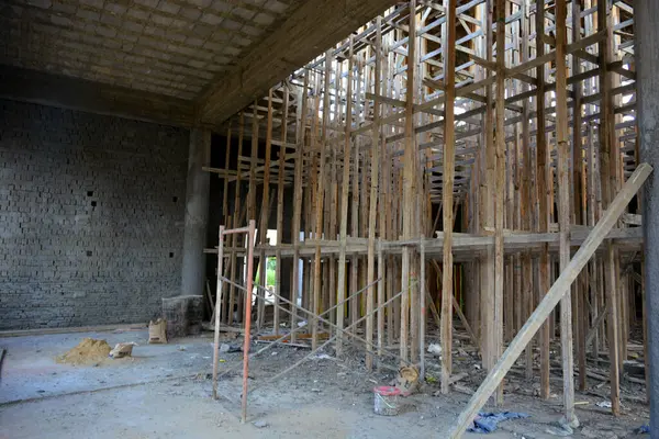 Drewniane Deskowanie Rusztowanie Wylewania Betonu Podtrzymywania Nowo Wylanego Betonu Ciężką — Zdjęcie stockowe
