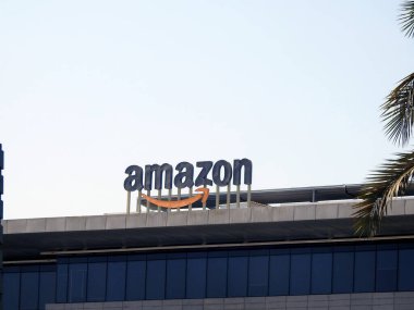 Kahire, Mısır, 28 Eylül 2023: Amazon Mısır CO, e-ticaret, bulut hesaplama, çevrimiçi reklamcılık, dijital akış ve yapay zeka için bir Amerikan çokuluslu teknoloji şirketi.