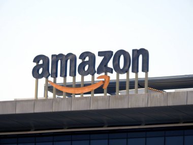 Kahire, Mısır, 28 Eylül 2023: Amazon Mısır CO, e-ticaret, bulut hesaplama, çevrimiçi reklamcılık, dijital akış ve yapay zeka için bir Amerikan çokuluslu teknoloji şirketi.