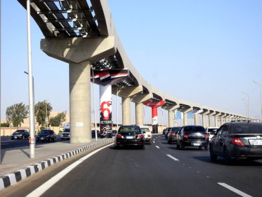 Kahire, Mısır, 29 Eylül 2023: 6 Ekim 1973 savaş zaferi 50 altın yıldönümü, Mısır bayrağı, Mısır 'ın tek raylı sütunlarda kazandığı ulusal zafer günü, Mısır' ın muzaffer günü kutlamaları