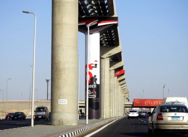 Kahire, Mısır, 29 Eylül 2023: 6 Ekim 1973 savaş zaferi 50 altın yıldönümü, Mısır bayrağı, Mısır 'ın tek raylı sütunlarda kazandığı ulusal zafer günü, Mısır' ın muzaffer günü kutlamaları