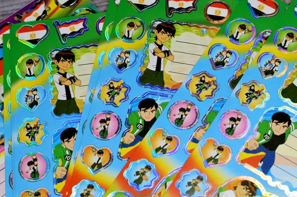 カイロ エジプト 2023 子供のための接着剤のノートのステッカー 学校のラベル 学生の名前 クラス エジプトの旗と漫画のキャラクターのための有益なラベルを選んで貼り付けます — ストック写真