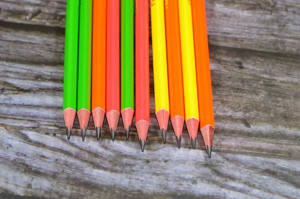 Lápices Coloridos Fila Lápiz Instrumento Escritura Dibujo Con Núcleo Pigmento —  Fotos de Stock