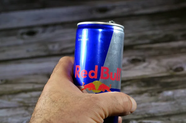 Kair Egipt Października 2023 Red Bull Energy Drink Can Marka — Zdjęcie stockowe