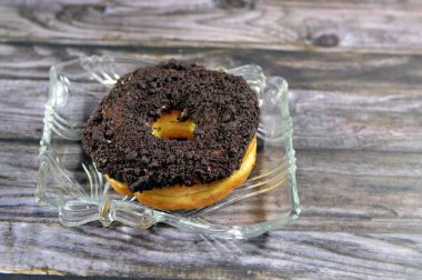 Kakaolu bisküvi, kızarmış donut, donut, mayalanmış hamur hamurundan yapılan bir tür yemek, genellikle un hamurundan kızartılmış, çeşitli malzemeler ve tatlar kullanılır.