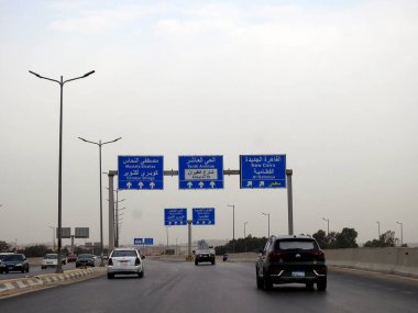 Kahire, Mısır, 30 Eylül 2023: Gehan Al Sadat ekseni karayolu, daha önce Al Firdous karayolu veya The Paradise ekseni, Bayan Jehan Sadat Mısır Cumhurbaşkanı Anwar Al Saddat 'ın karısı.