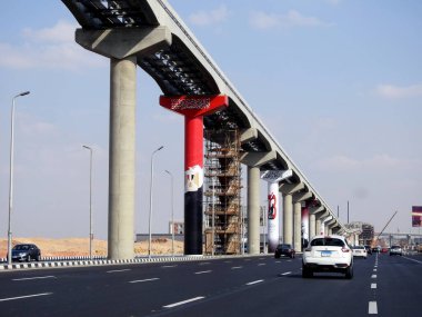 Kahire, Mısır, 5 Ekim 2023: 6 Ekim 1973 savaş zaferi 50 altın yıldönümü, Mısır bayrağı, Mısır 'ın tek raylı sütunlarda kazandığı ulusal zafer günü, Mısır' ın muzaffer günü kutlamaları