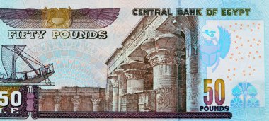 2001 yılı 50 LE 50 Mısırlı banknot serisinin ters tarafının büyük bir bölümünde Edfu tapınağı, kanatlı bokböceği ve Mısır para banknotlarının seçici odak noktası olan firavunsal bir tekne görüntüsü yer almaktadır.